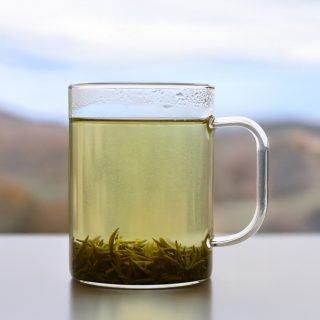 ✨2025 Spring Bi Luo Chun – Freshly Picked, Pre-Qingming!✨ The first flush of spring is here 🌱 Our 2025 Bi Luo Chun green tea, harvested before Qingming, is almost ready to launch. Fresh, vibrant, and full of life—this is the perfect moment to taste the spirit of spring in every sip.
Brewing now... stay tuned 🍃
#BiLuoChun #GreenTeaSeason #PreQingmingTea #FreshTea #SpringHarvest #HenceTea #TeaTastingIsFriendMaking #ArtTechnologyHumanityAsOne #TeaLovers #ChineseTea #DrinkRealTea