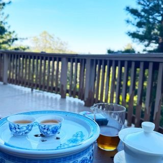 Tea in the Mountains 🌲🍃Sipping tea above the clouds at Lake Arrowhead, California. 🏞️
Surrounded by pine trees, fresh mountain air, and blue skies—this is tea as it’s meant to be: peaceful, intentional, and full of life. 
Let your next cup take you somewhere calm.
Brew slowly. Breathe deeply. Live presently. 🫖✨
#HenceTea #LakeArrowhead #TeaInNature #TeaTastingIsFriendMaking #GongfuCha #ChineseTeaware #MindfulLiving #MountainVibes #LooseLeafTea #ArtOfTea #NatureRetreat #TeaLifestyle #TeaAndMountains #arttechnologyhumanityasone