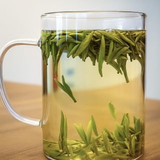 ✨ Serenity in a Cup ✨
Fresh Huangshan Maofeng green tea leaves gently dancing in hot water — a reminder to slow down, breathe, and enjoy the beauty in simple moments. 🌿💛
#HenceTea #TeaTastingIsFriendMaking #MindfulMoments #GreenTeaLove #ArtTechnologyHumanityAsOne