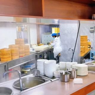 A Gentle Morning with Taizhou Breakfast 🍵 

In Taizhou, mornings begin slowly and warmly.
A freshly steamed vegetable bun, soft and full of flavor, carries the soul of local breakfast.
Paired with a cup of refreshing green tea, each sip gently wakes the senses.
No rush, no noise—just simple food, good tea, and a beautiful start to the day.
This is how a perfect morning in Taizhou begins.

#Taizhou
#TaizhouMorningTea
#ChineseBreakfast
#VegetableBun
#GreenTeaMoments
#SlowLiving
#MorningRitual
#TasteOfChina
#SimplePleasures #hencetea