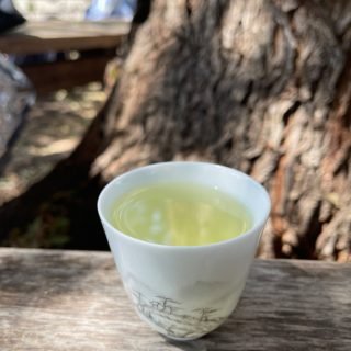 West Lake Longjing — one of China’s most celebrated green teas.
Light, nutty, and refreshing with every sip 🍃

#DragonWell #Longjing #PremiumTea #ChineseTea #TeaCulture #TeaRitual #HenceTea #TeaLovers #GreenTea