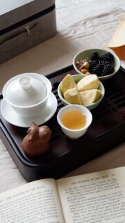 A beautiful day starts with a tea tray prepared with intention.
Composing a tea tray can be far more than a practical activity — it can be an artful, meditative practice that resets the mind, creating a moment in your routine that is entirely yours 🍵
#teatray #tea #morningroutine #wellness #hencetea