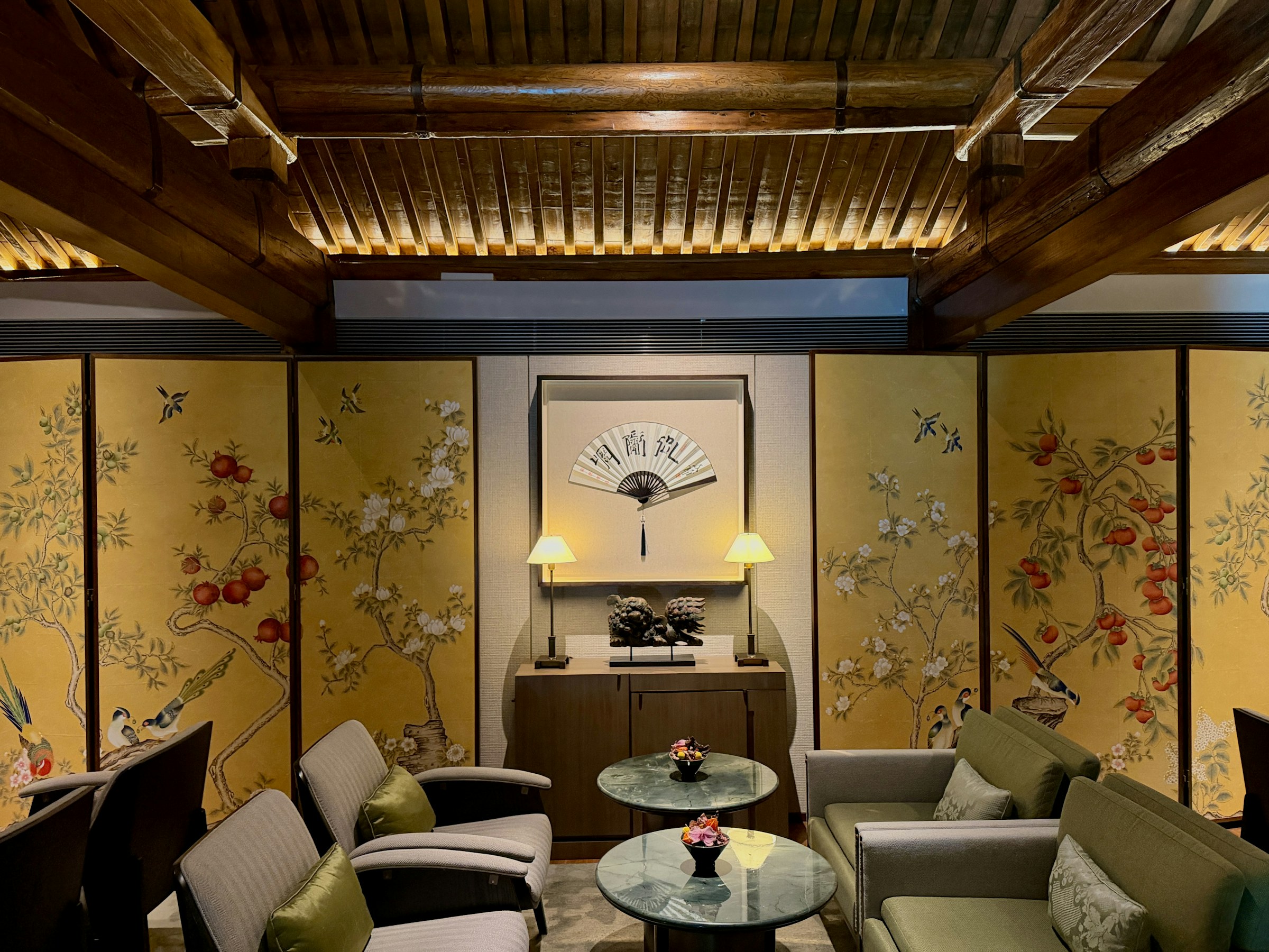 heritage-06-gold-screen-hotel-lounge