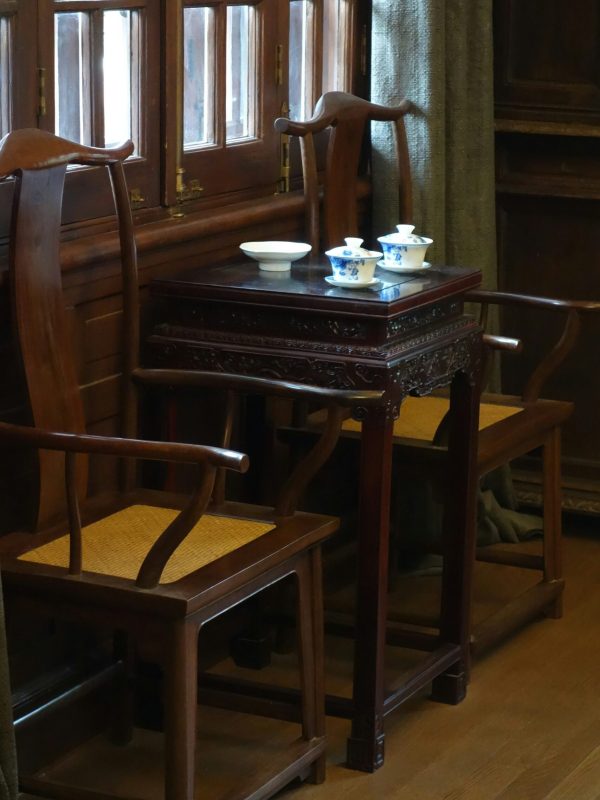 inroom-01-tea-table-window-chairs